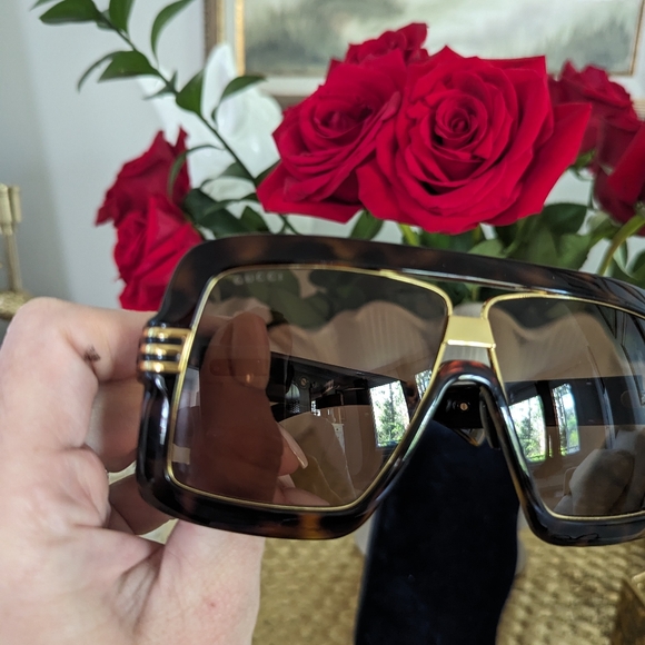 Gucci oversized sunglasses 2️⃣5️⃣0️⃣ - Picture 5 of 16